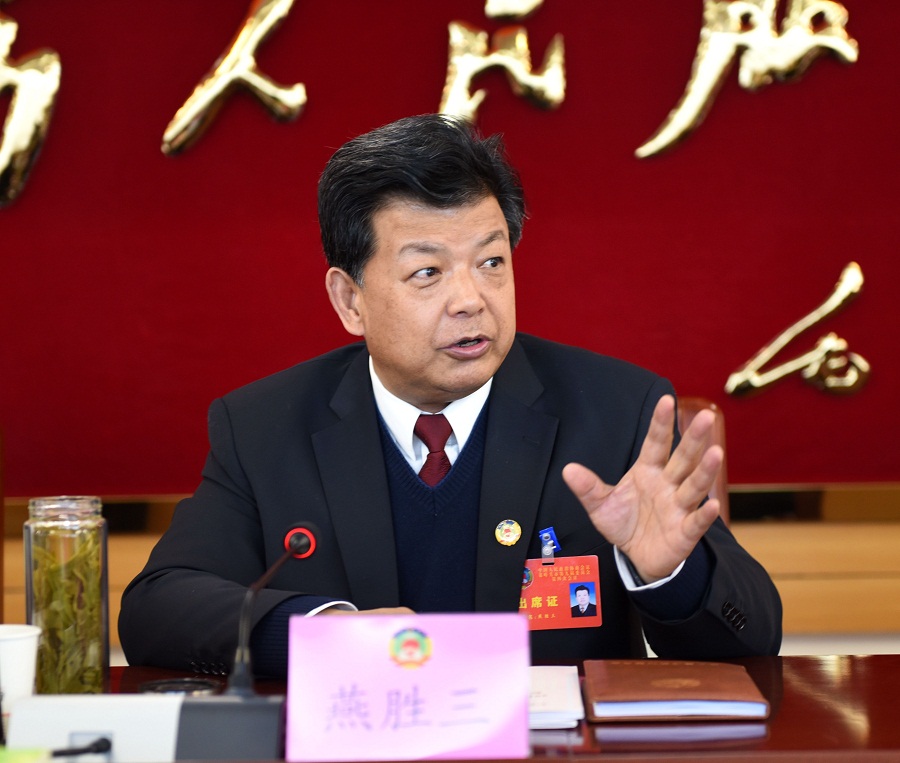 燕胜三在参加市政协九届四次会议分组讨论时强调 提高